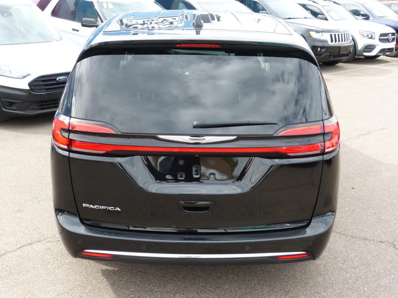 Chrysler Pacifica Touring L 2024