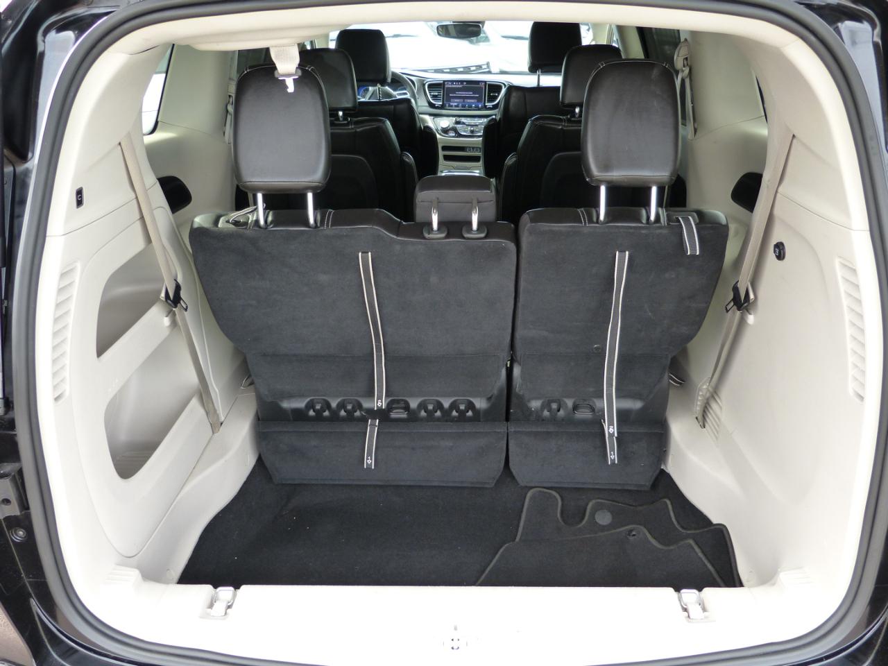 Chrysler Pacifica Touring L 2024