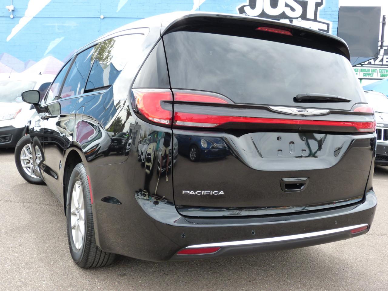 Chrysler Pacifica Touring L 2024
