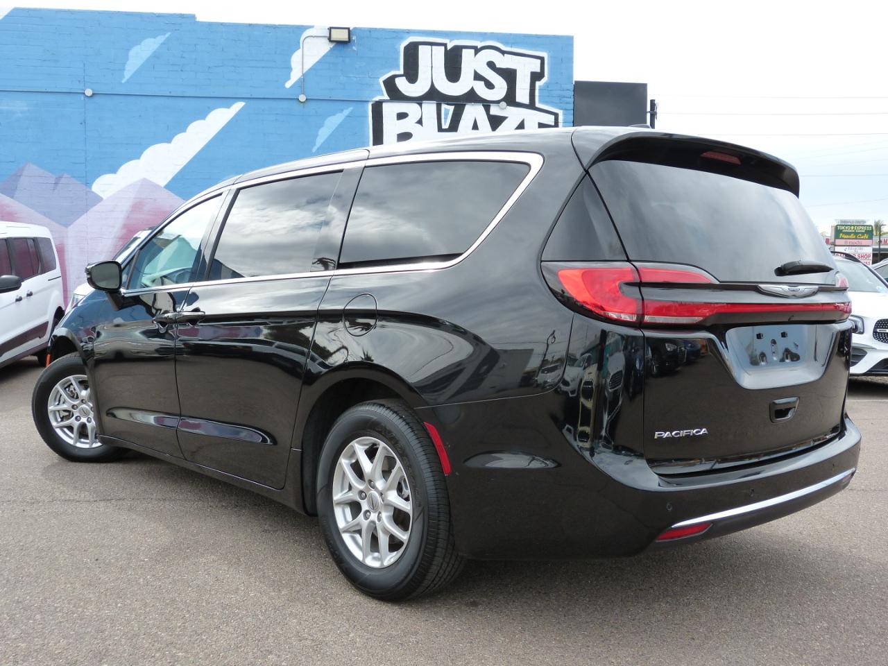 Chrysler Pacifica Touring L 2024