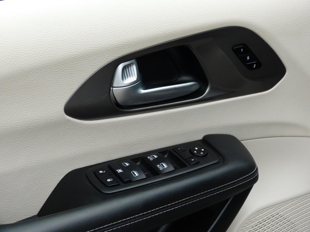 Chrysler Pacifica Touring L 2024