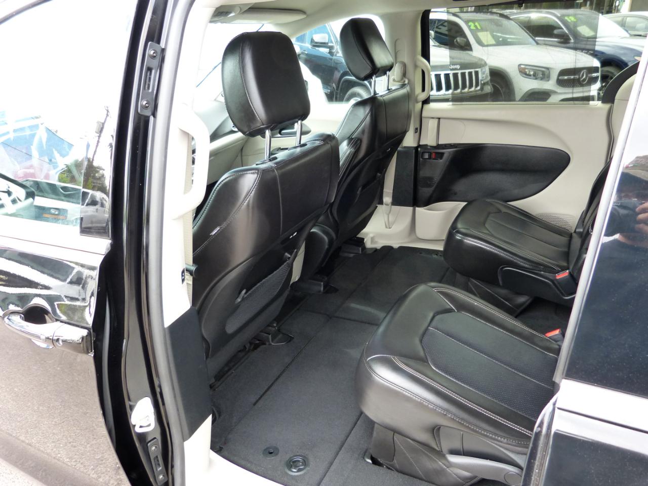 Chrysler Pacifica Touring L 2024