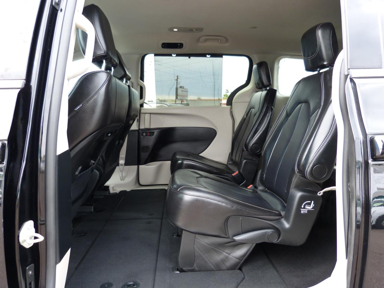 Chrysler Pacifica Touring L 2024