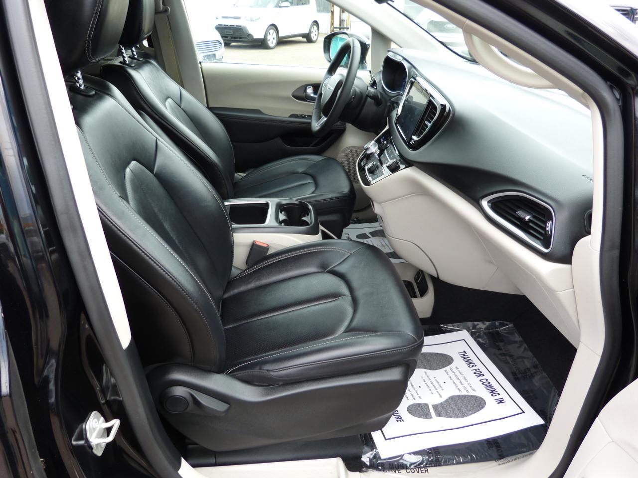 Chrysler Pacifica Touring L 2024