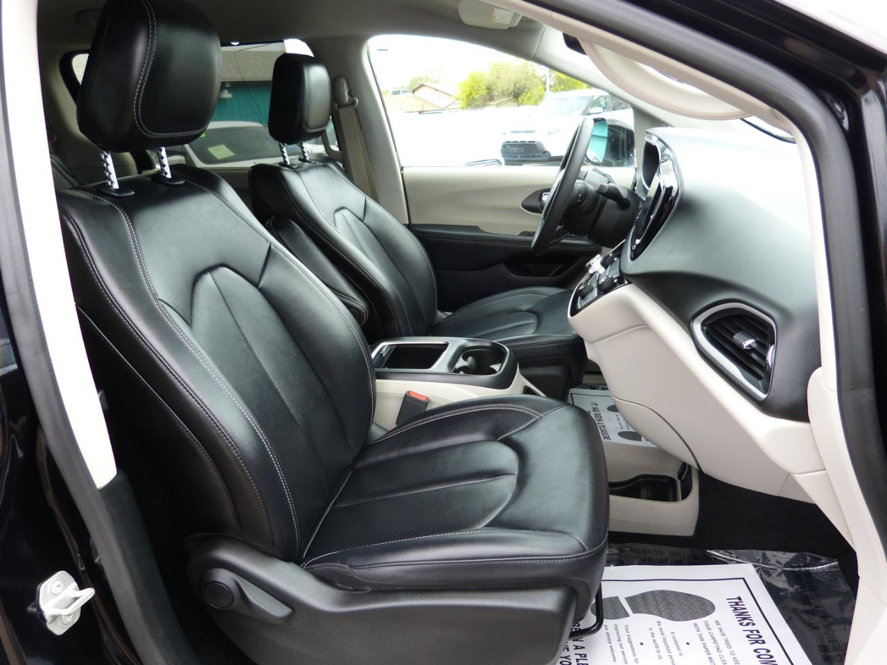 Chrysler Pacifica Touring L 2024