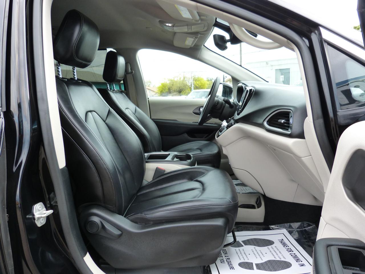 Chrysler Pacifica Touring L 2024