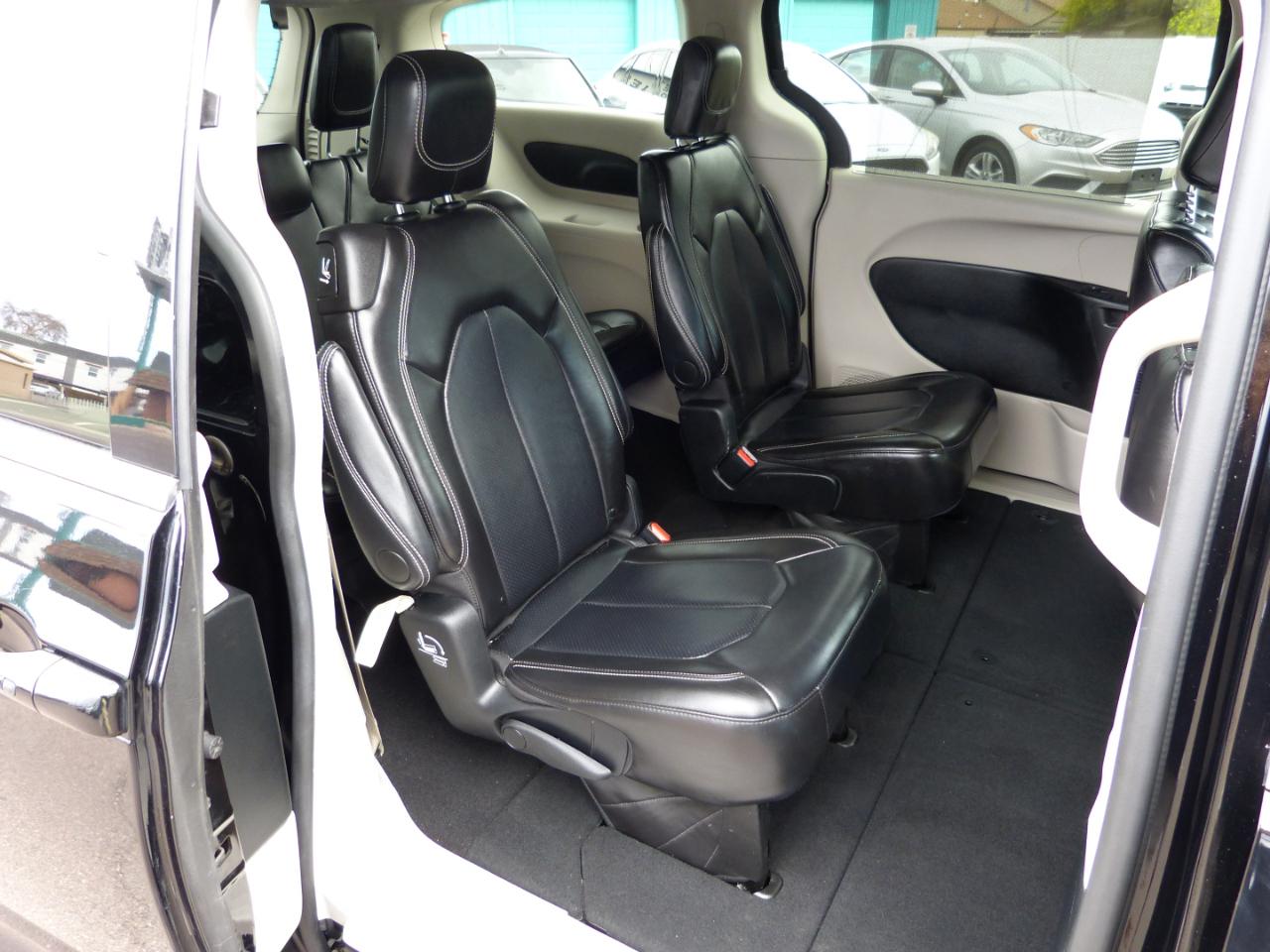 Chrysler Pacifica Touring L 2024