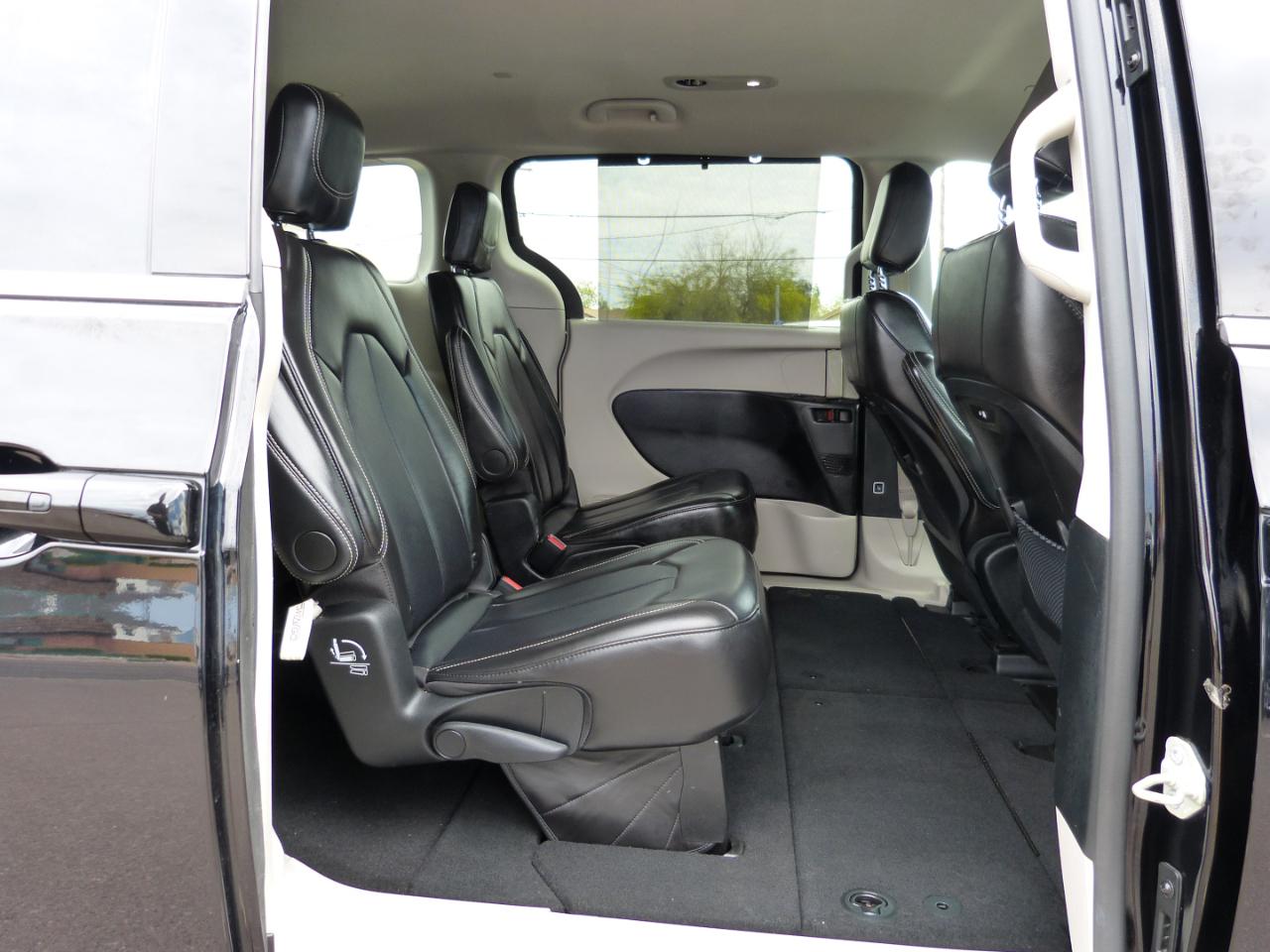 Chrysler Pacifica Touring L 2024