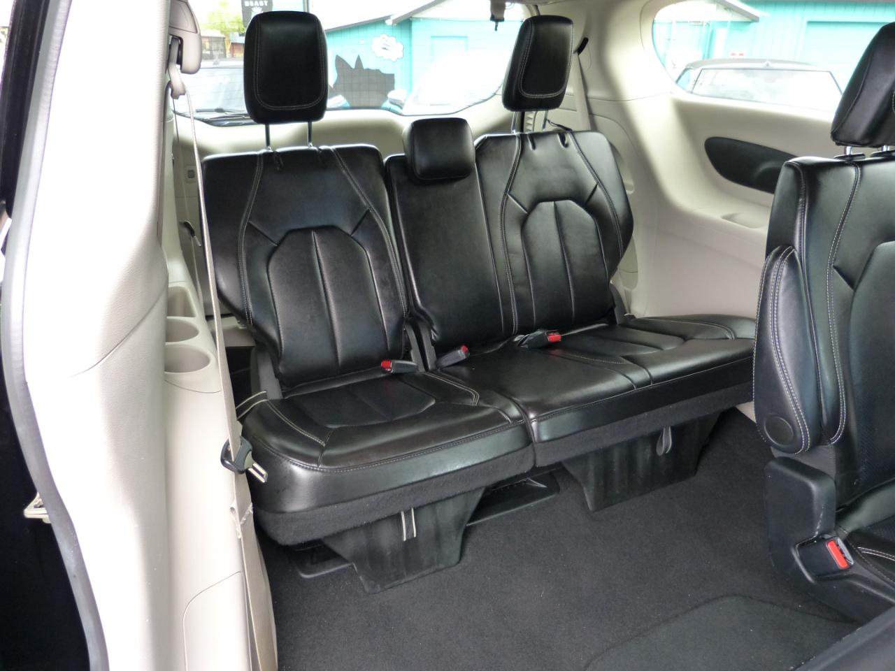 Chrysler Pacifica Touring L 2024