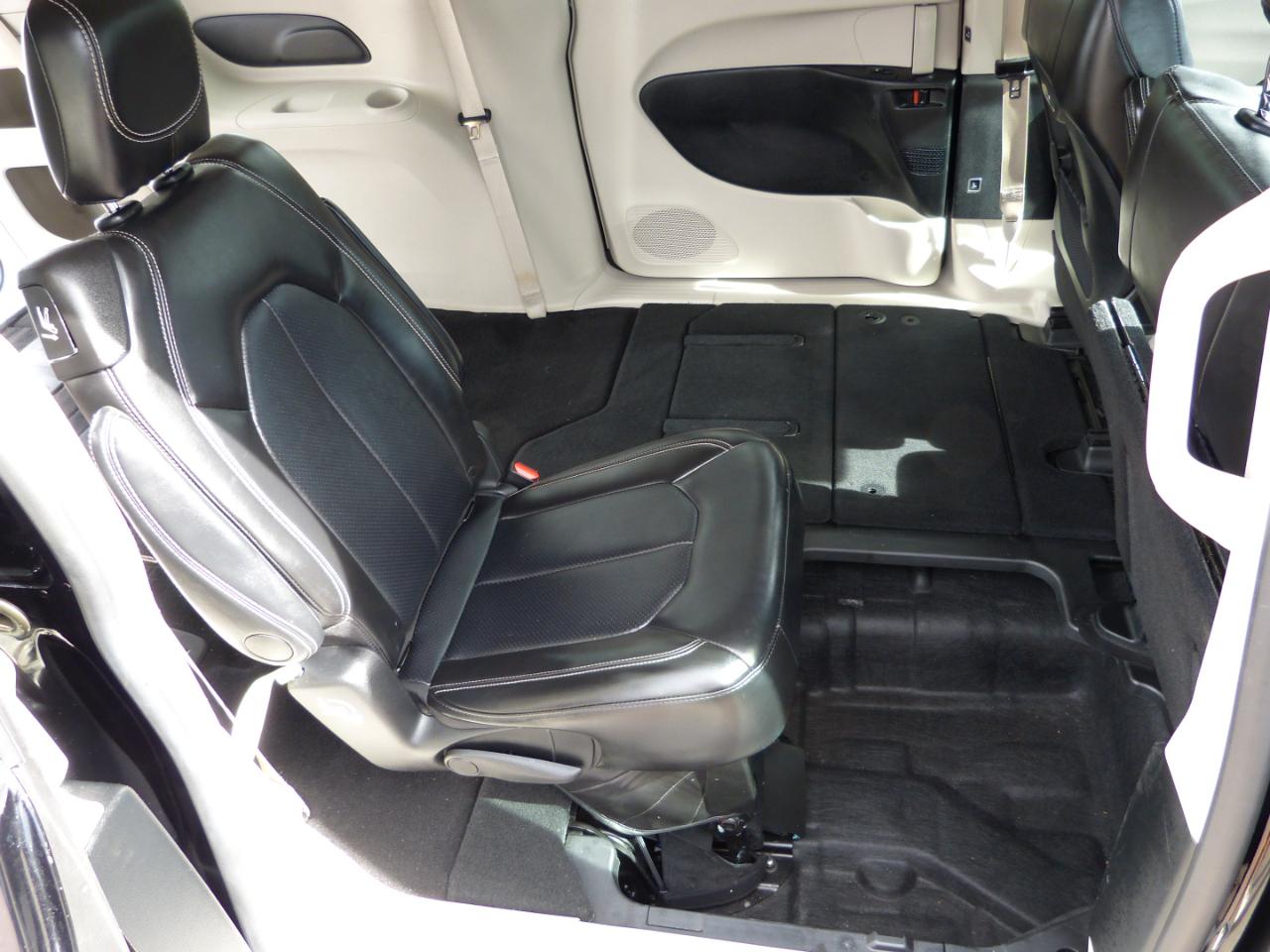 Chrysler Pacifica Touring L 2024