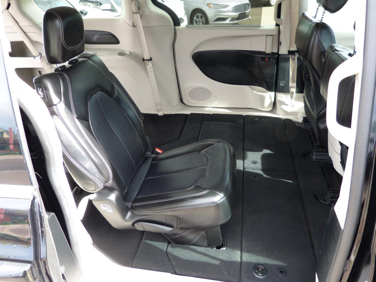 Chrysler Pacifica Touring L 2024