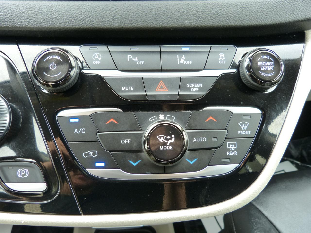 Chrysler Pacifica Touring L 2024