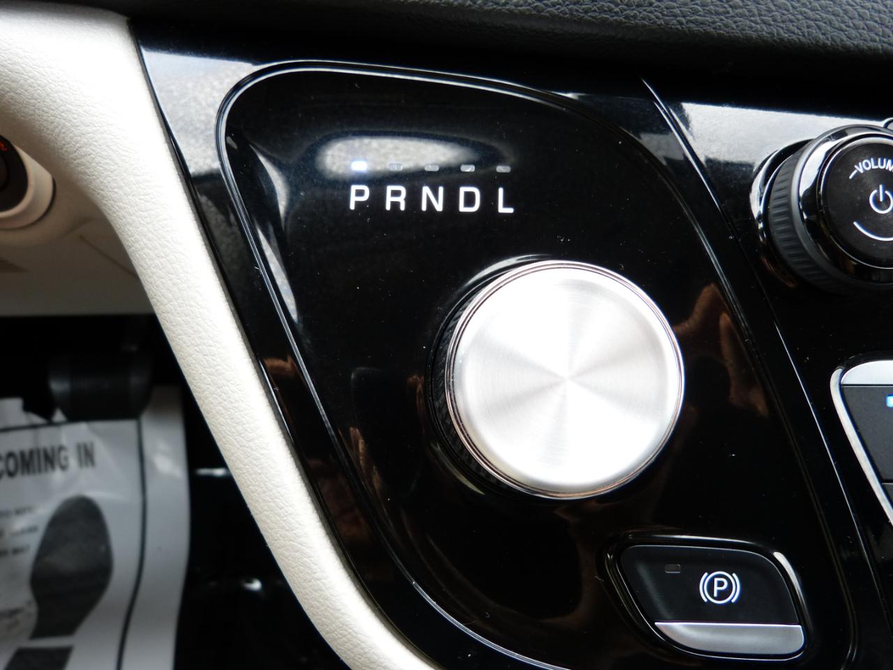 Chrysler Pacifica Touring L 2024