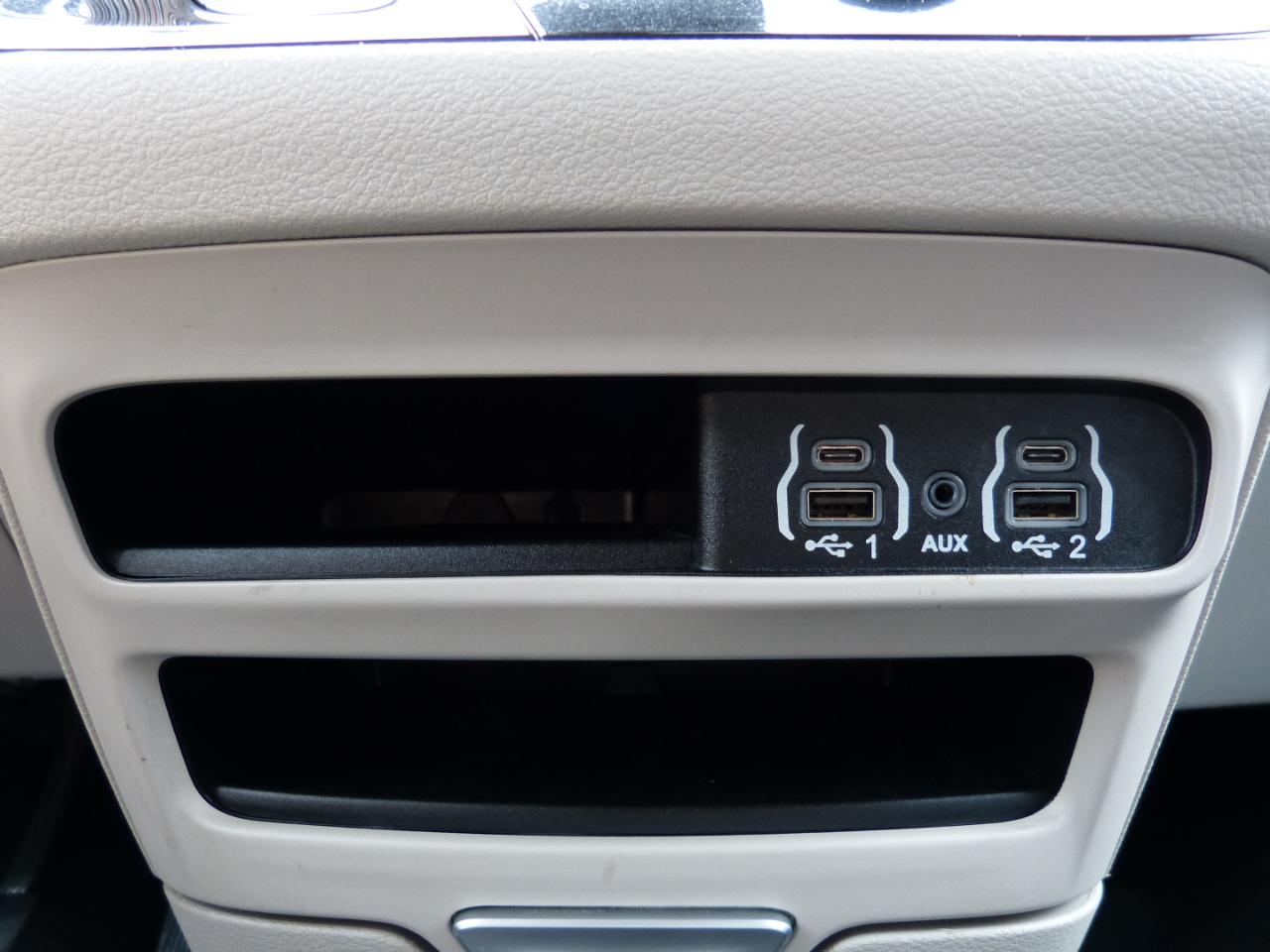 Chrysler Pacifica Touring L 2024