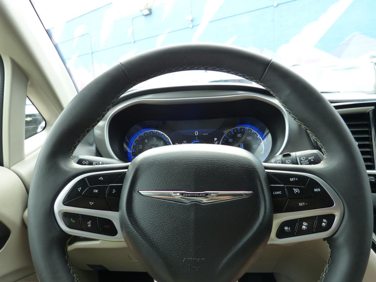 Chrysler Pacifica Touring L 2024