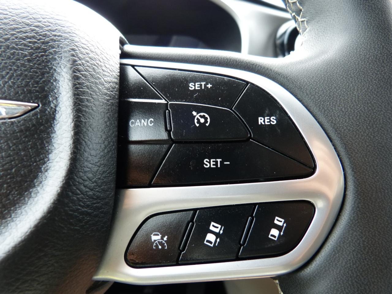 Chrysler Pacifica Touring L 2024