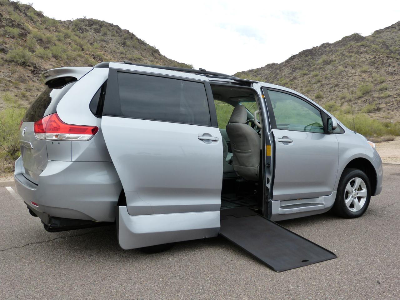 Toyota Sienna  2012
