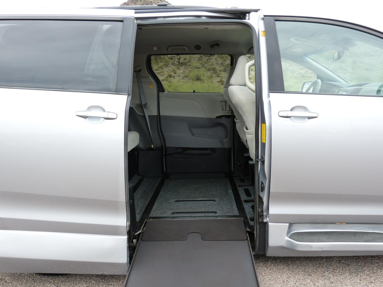 Toyota Sienna  2012