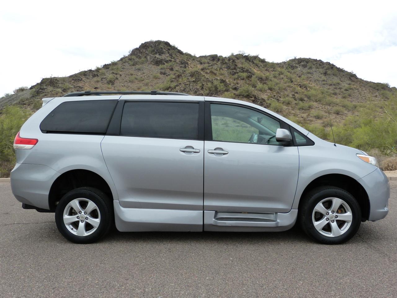 Toyota Sienna  2012