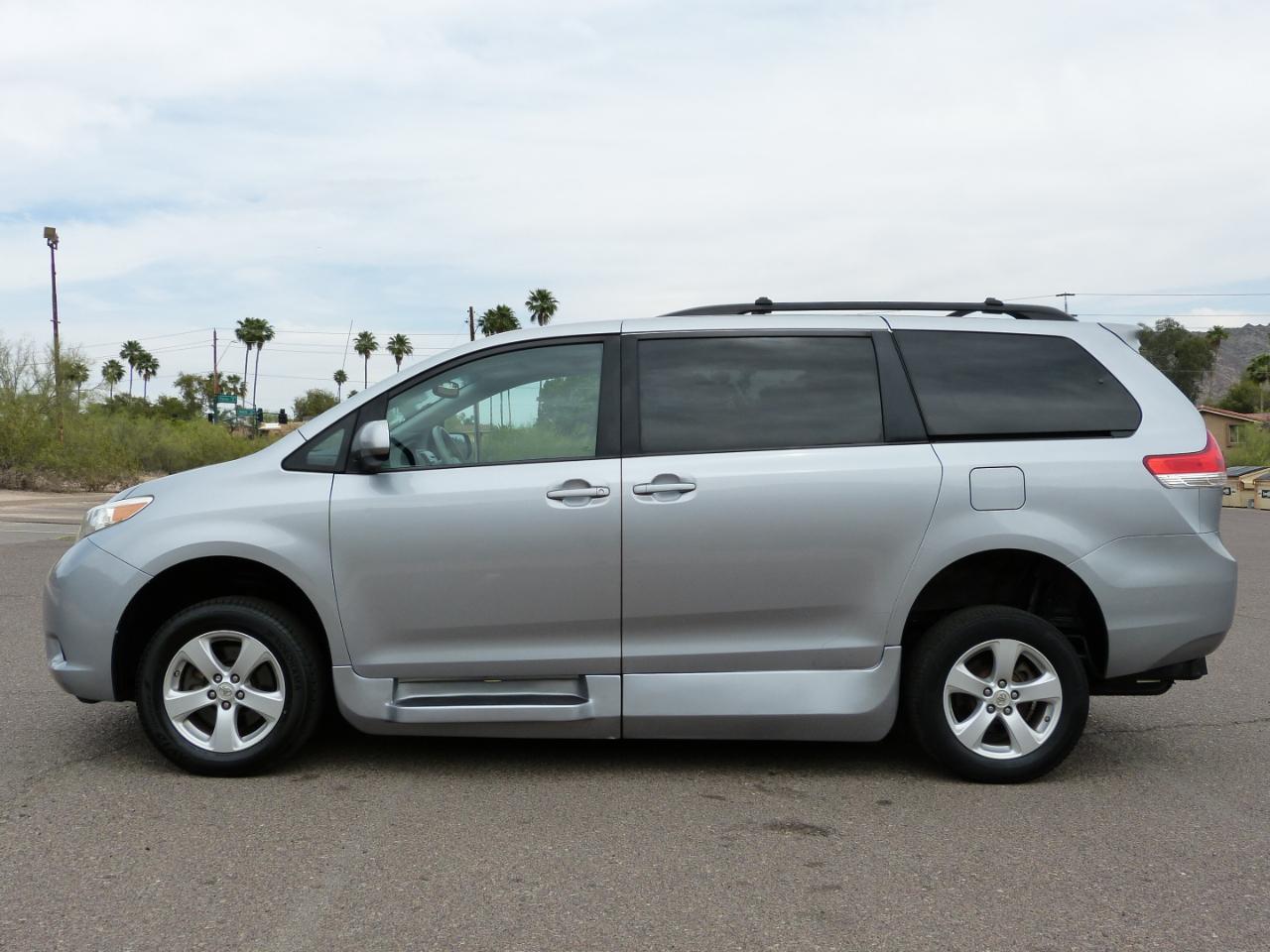 Toyota Sienna  2012