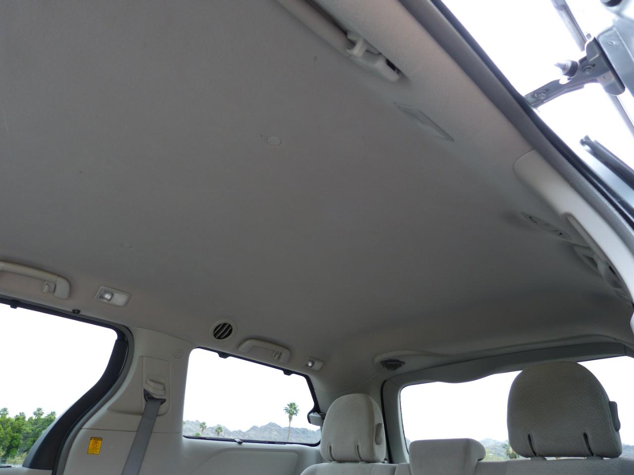 Toyota Sienna  2012