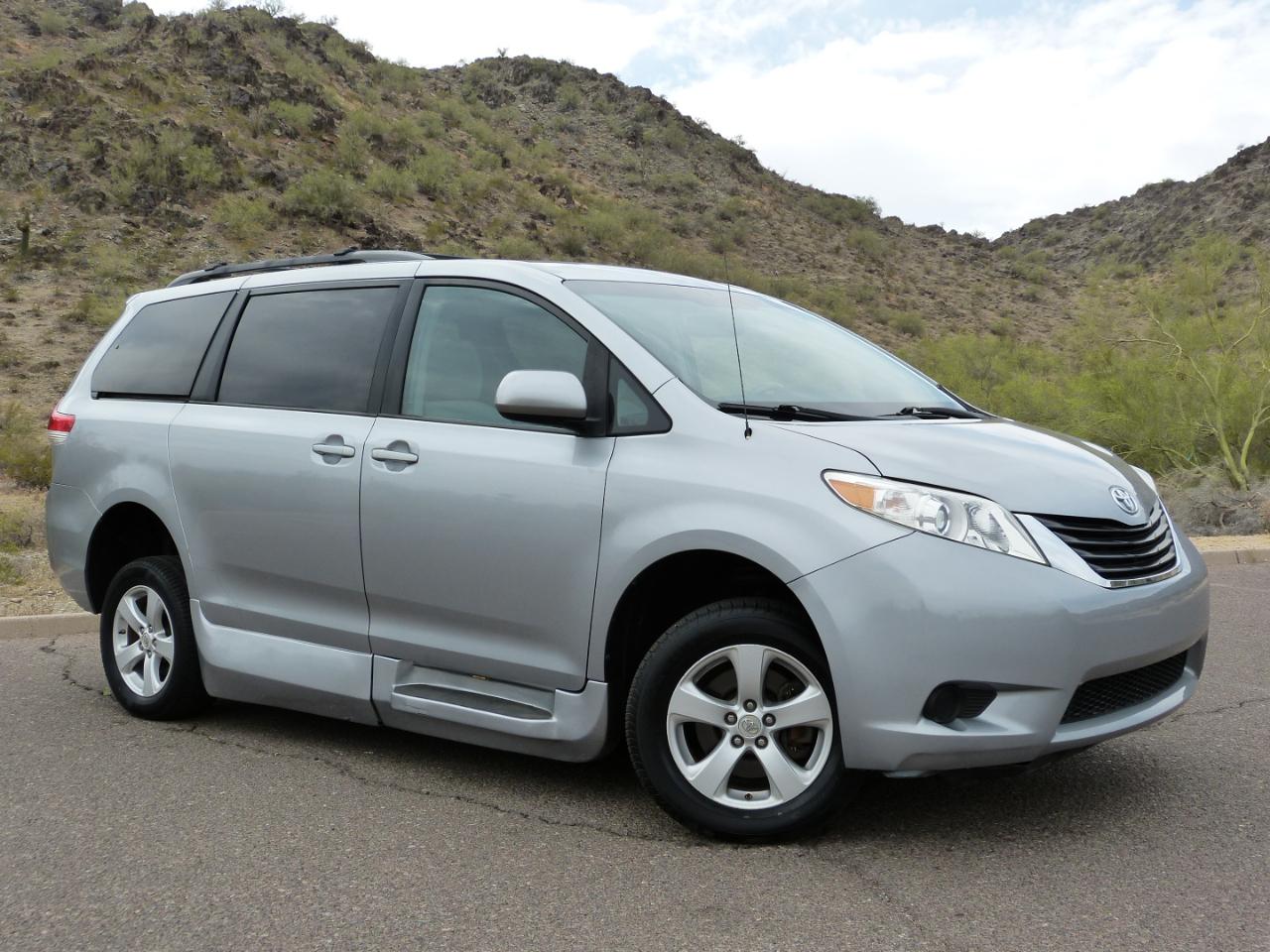 Toyota Sienna  2012