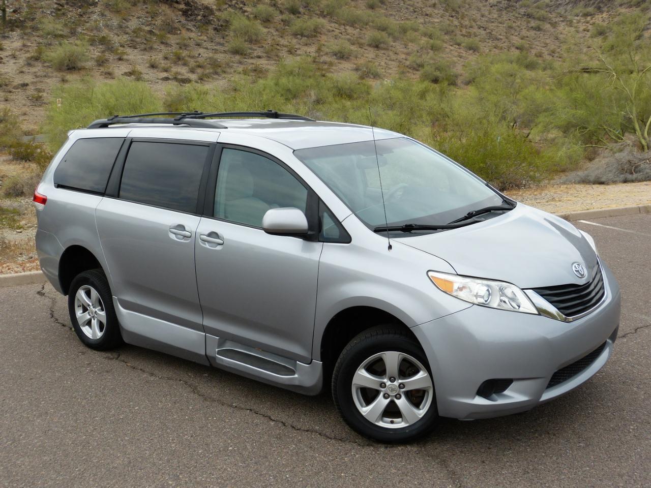 Toyota Sienna  2012