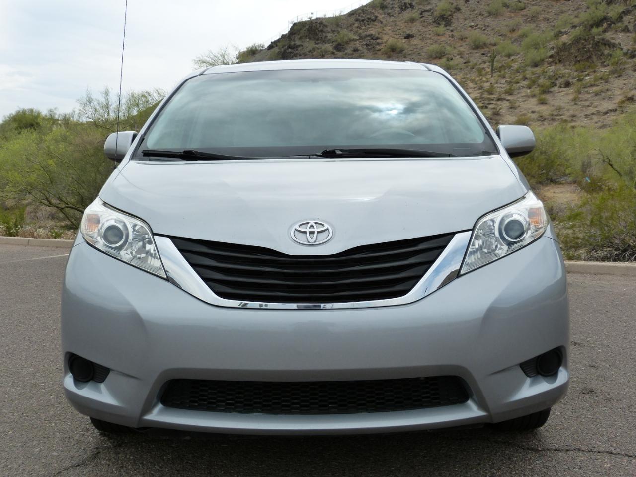 Toyota Sienna  2012
