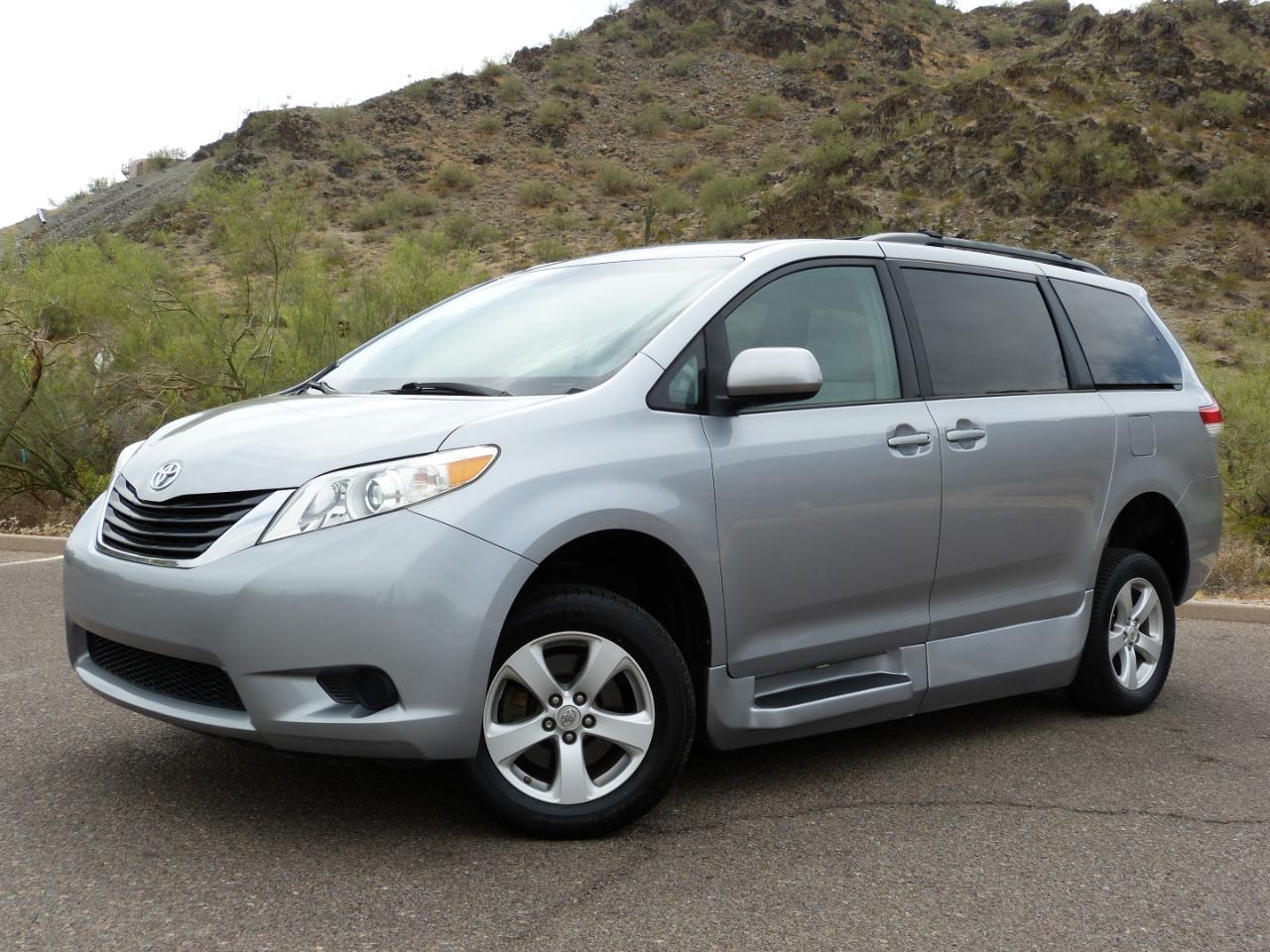 Toyota Sienna  2012