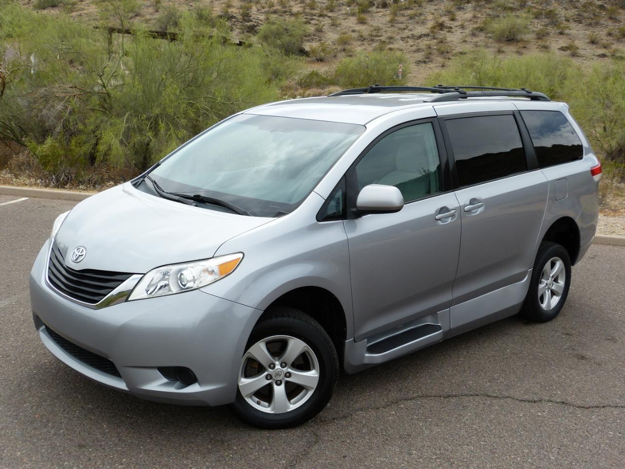 Toyota Sienna  2012