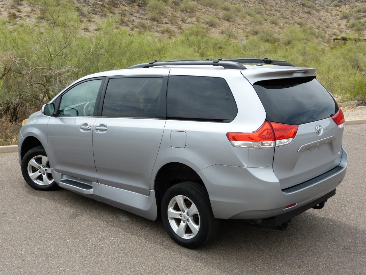 Toyota Sienna  2012