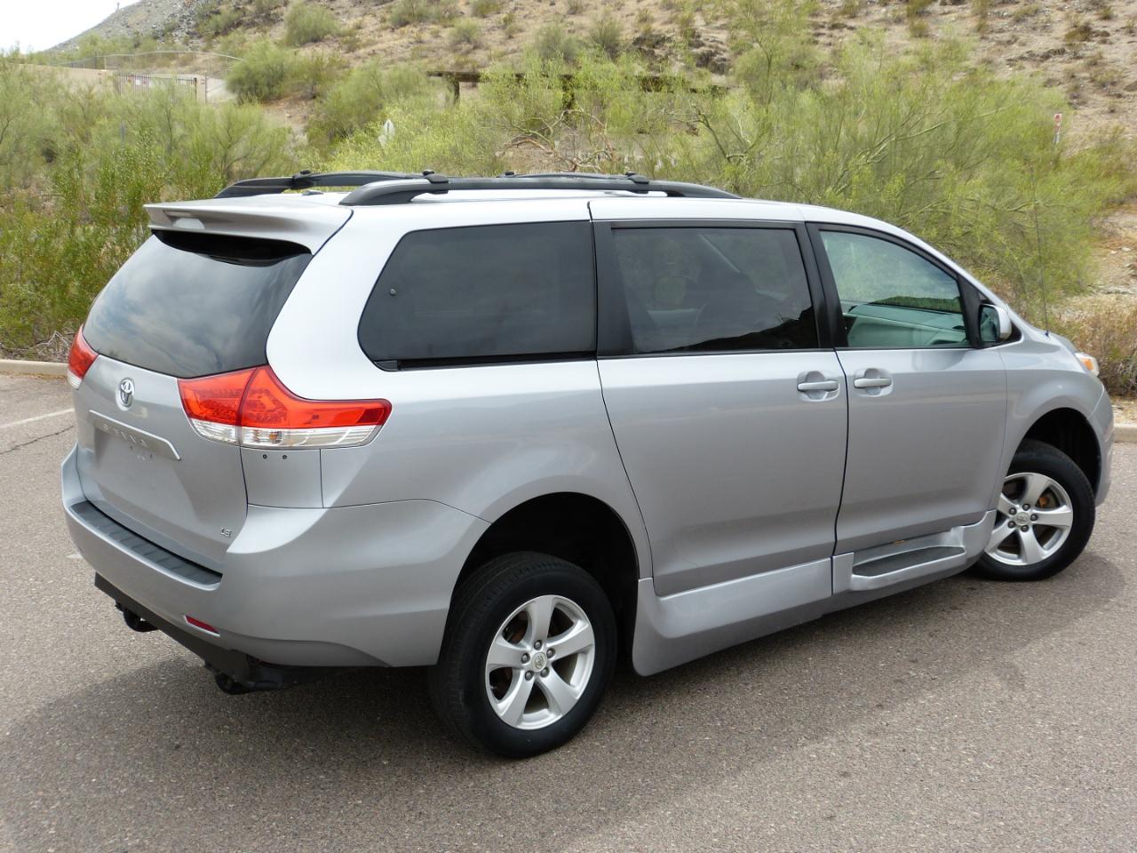 Toyota Sienna  2012