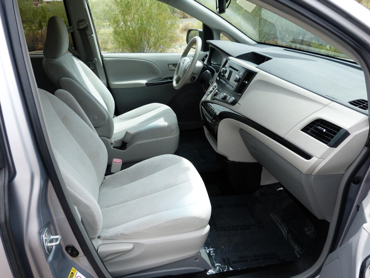 Toyota Sienna  2012