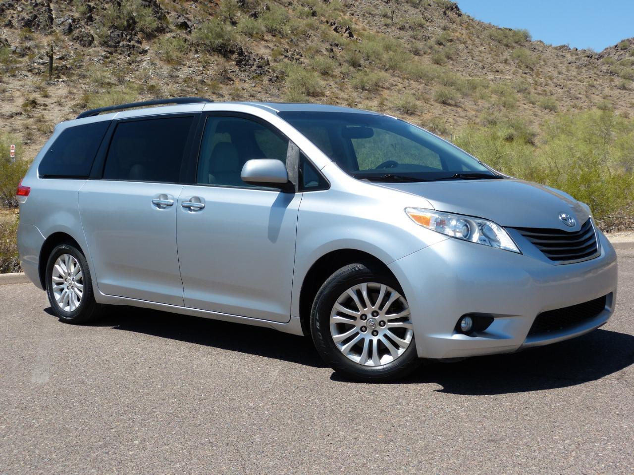 Toyota Sienna Limited 7-Pass V6 2011