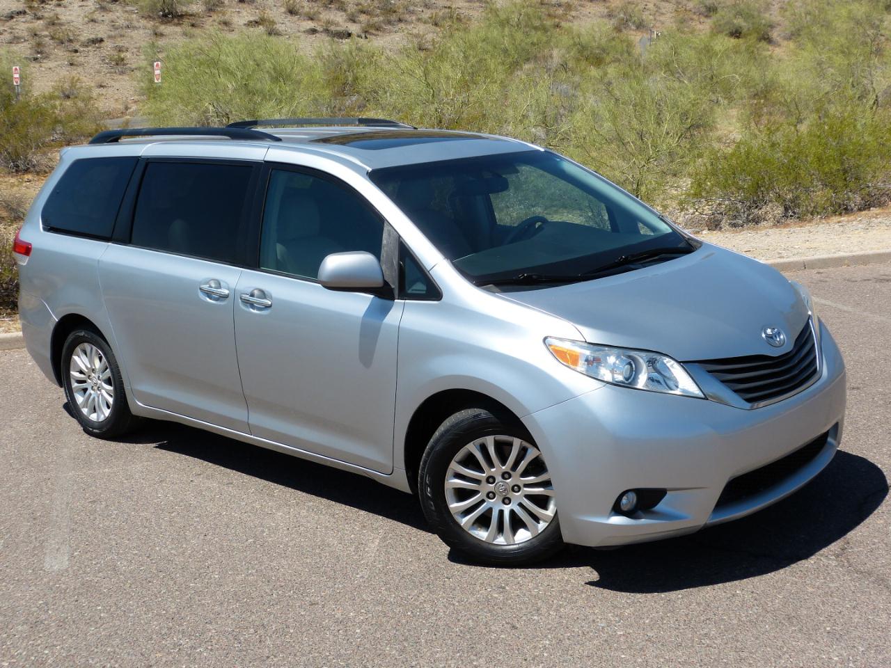 Toyota Sienna Limited 7-Pass V6 2011