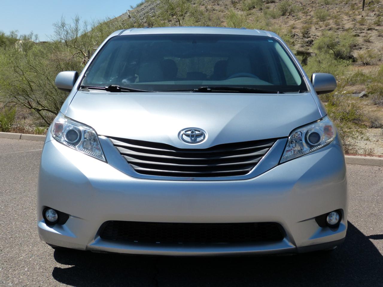 Toyota Sienna Limited 7-Pass V6 2011