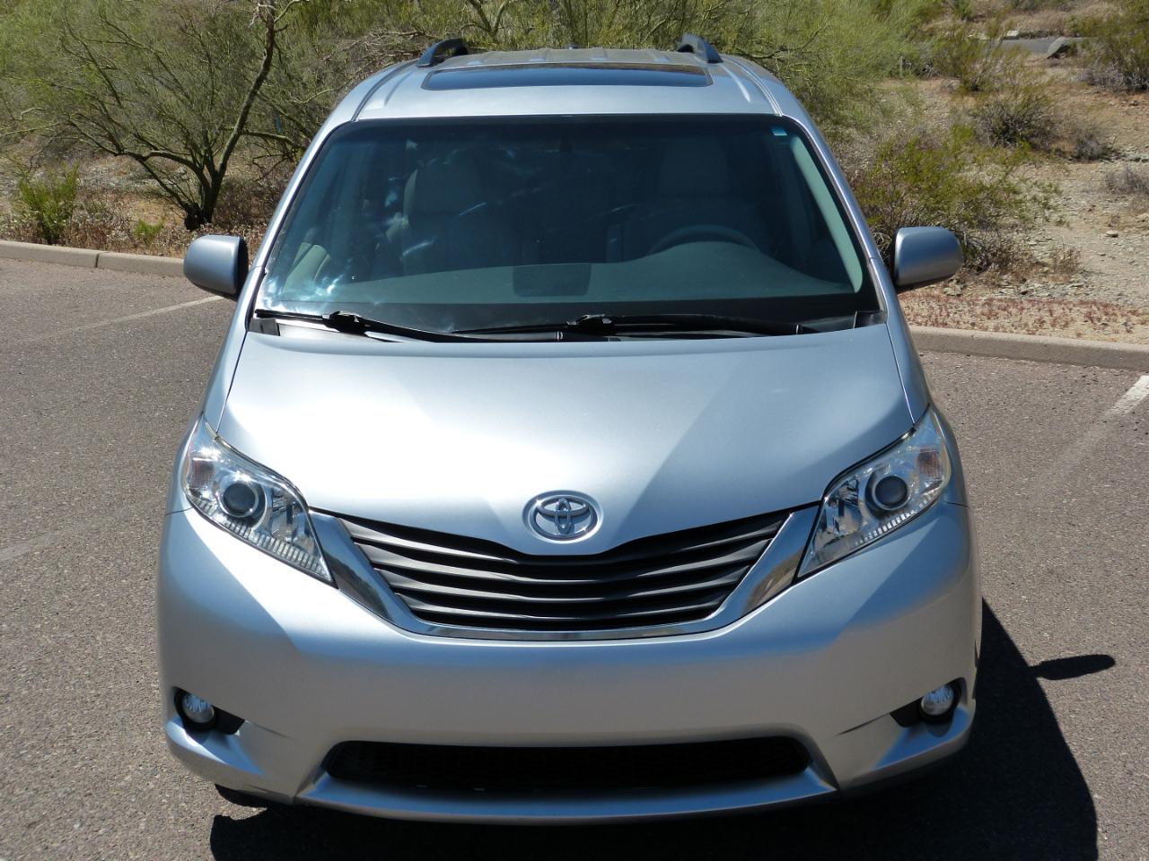 Toyota Sienna Limited 7-Pass V6 2011