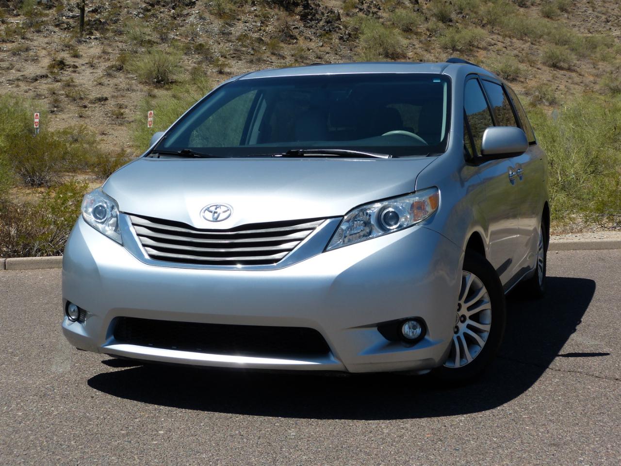 Toyota Sienna Limited 7-Pass V6 2011