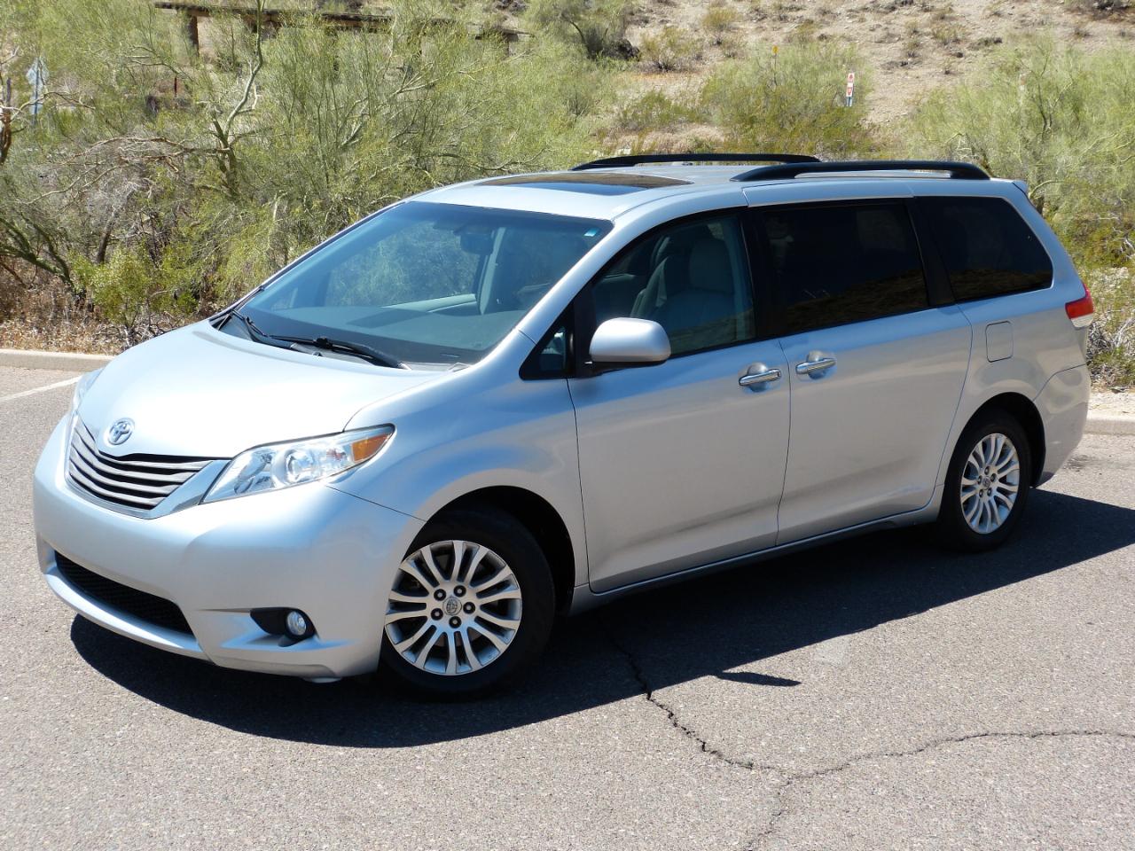 Toyota Sienna Limited 7-Pass V6 2011