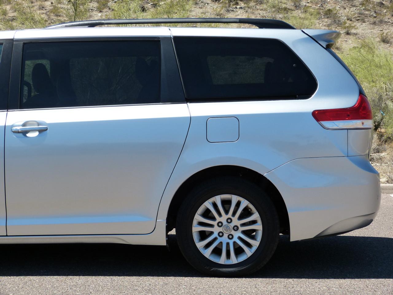 Toyota Sienna Limited 7-Pass V6 2011