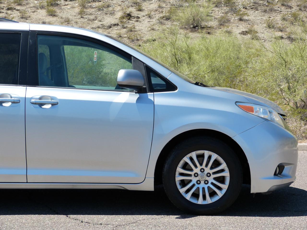 Toyota Sienna Limited 7-Pass V6 2011