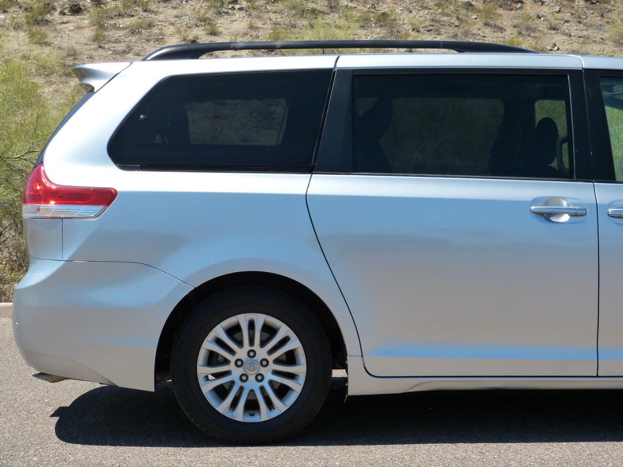 Toyota Sienna Limited 7-Pass V6 2011