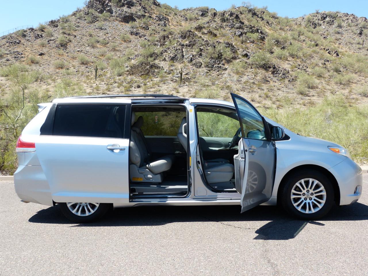 Toyota Sienna Limited 7-Pass V6 2011