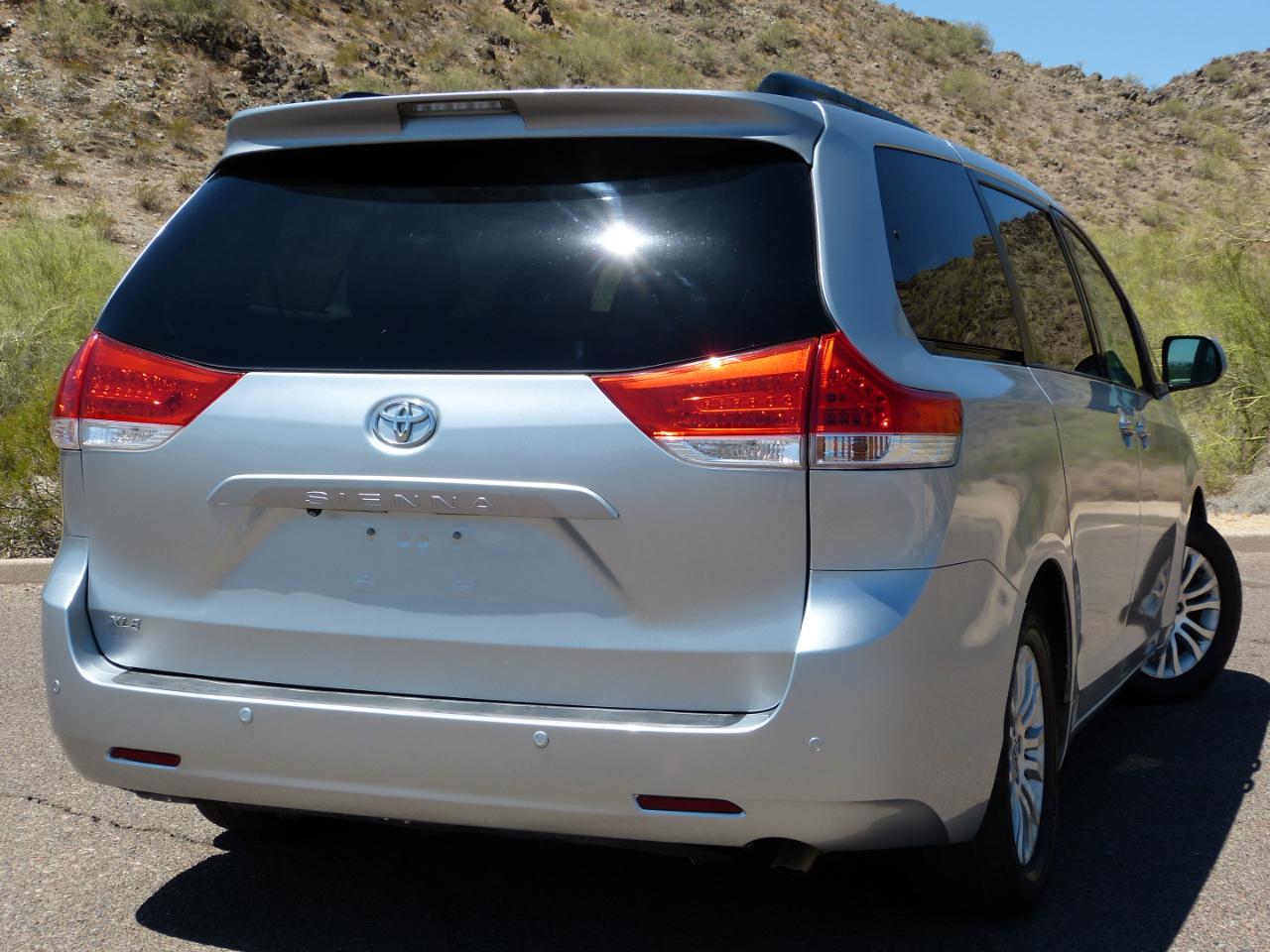 Toyota Sienna Limited 7-Pass V6 2011