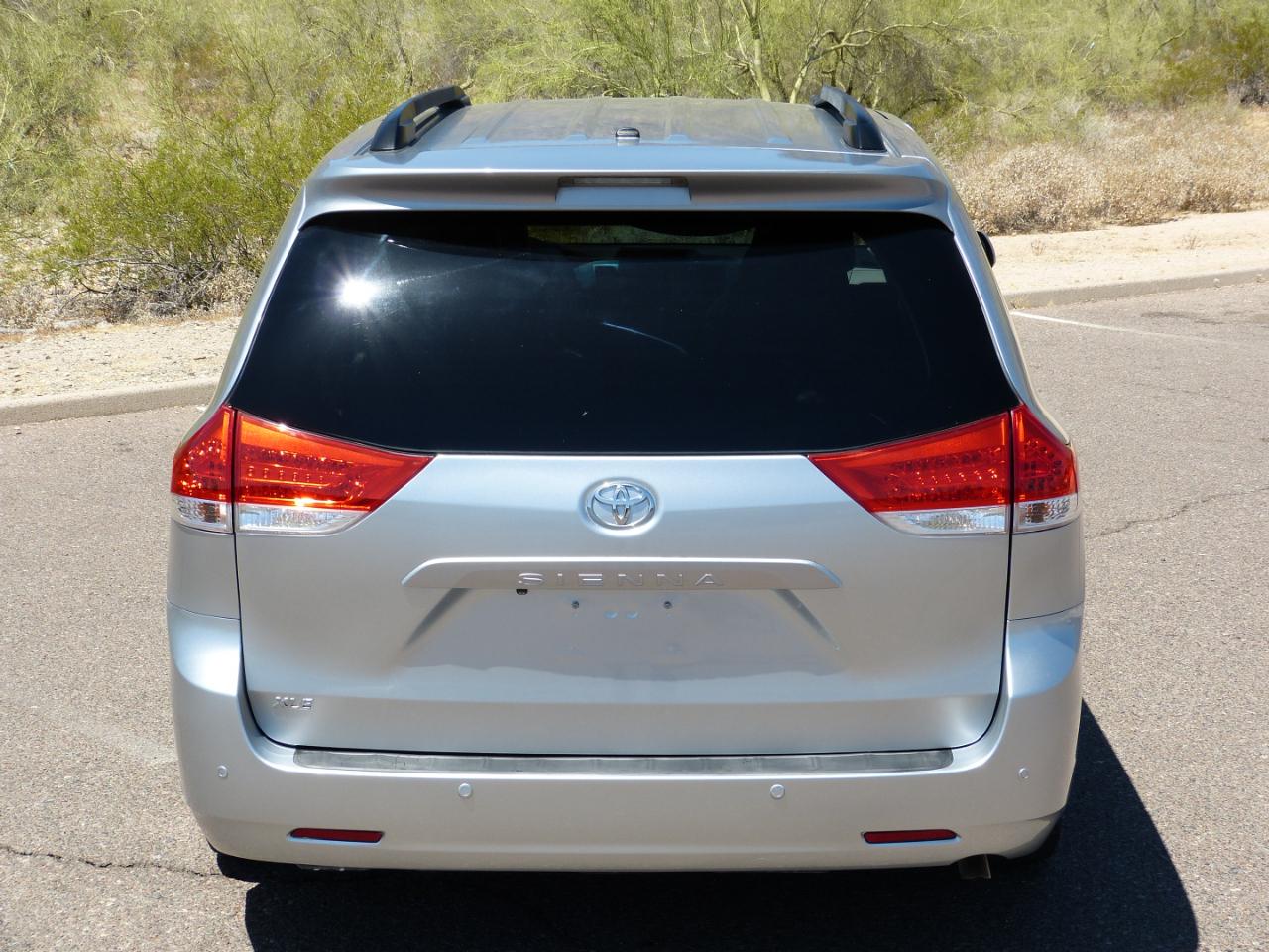 Toyota Sienna Limited 7-Pass V6 2011