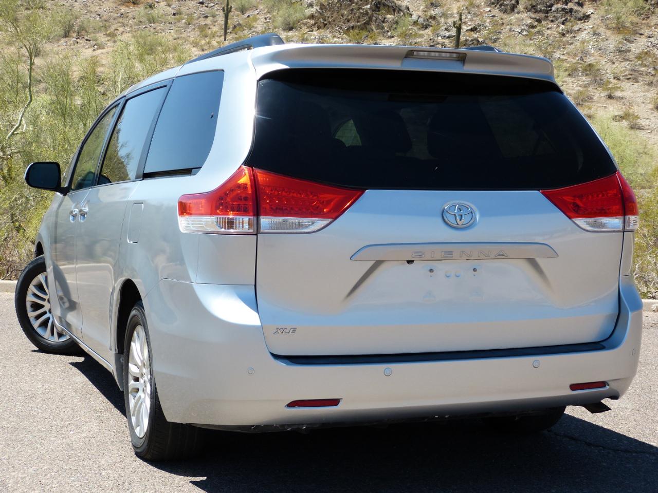 Toyota Sienna Limited 7-Pass V6 2011