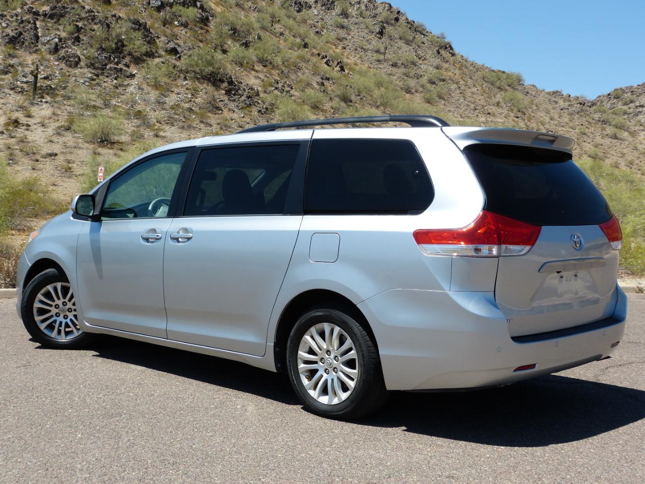 Toyota Sienna Limited 7-Pass V6 2011