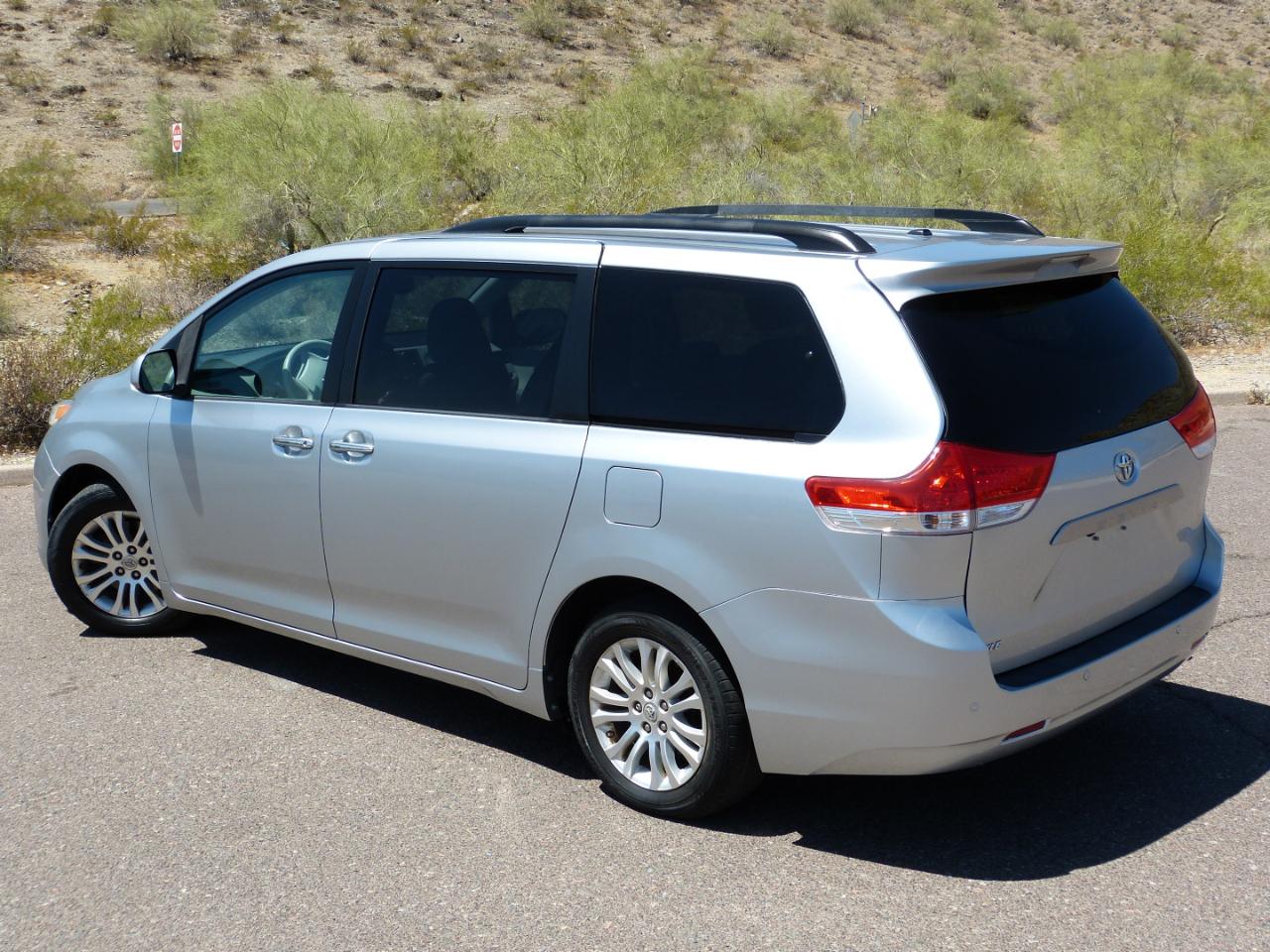 Toyota Sienna Limited 7-Pass V6 2011