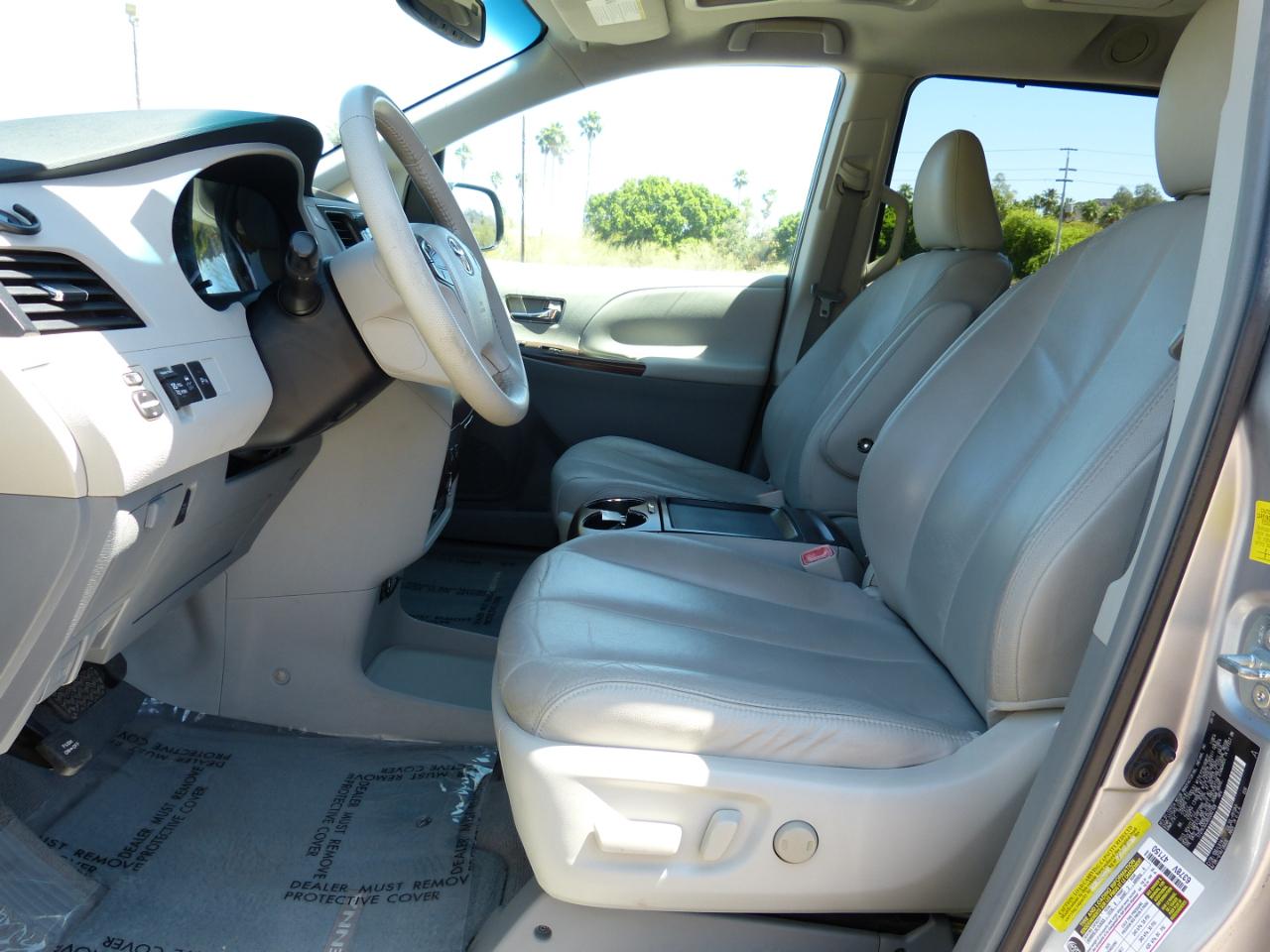 Toyota Sienna Limited 7-Pass V6 2011