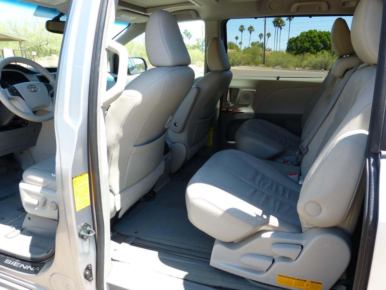 Toyota Sienna Limited 7-Pass V6 2011